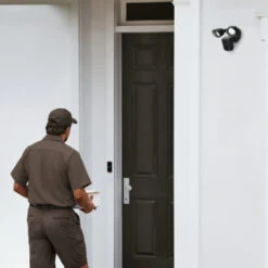 Ring Floodlight Cam Wired Plus Zwart -Meubel Pracht 123 4491