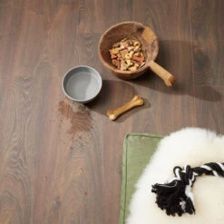 Bruynzeel Extra Breed Waterbestendig Laminaat Bazig Bruin 4V-groef 8 Mm 2,02 M2 -Meubel Pracht 123 6503