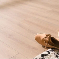 Bruynzeel Origineel Plus Laminaat Bijzonder Bruin 4V-groef 8 Mm 2,4 M2 -Meubel Pracht 123 6675