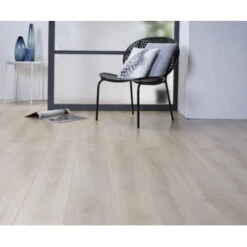 Nordic Laminaat Eiken Beige 4V-groef 8 Mm 2,13 M2 -Meubel Pracht 123 6843